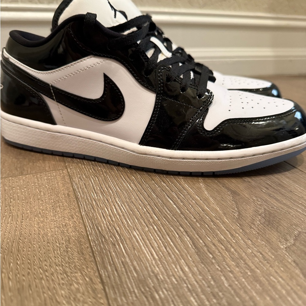Nike Air Jordan 1 low SE Concord size 11 sneakers